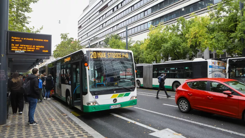 Pobudniki peticije: &raquo;Ljubljana se utaplja v prometu, medtem ko javni prevoz stagnira&laquo;