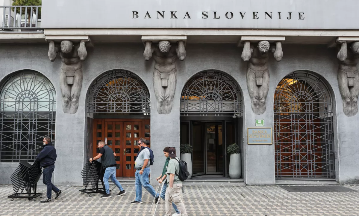 Novi pogoji lahko številnim Slovencem zaprejo vrata do posojila