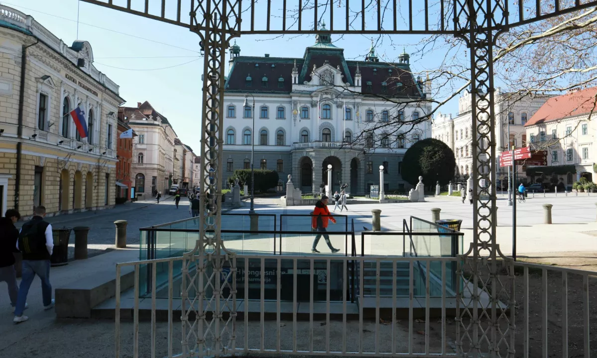 Učitelji znova ob polovičnem plačilu za dodatno poučevanje