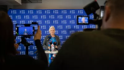 Ljubljana, RTV Slovenija.Izjava za medije predsednice uprave RTV Slovenija Natalije Gorscak po skoraj vseh prestetih glasovnicah volivci na referendumu o noveli zakona o parlamentarni preiskavi ter treh posvetovalnih referendumih.