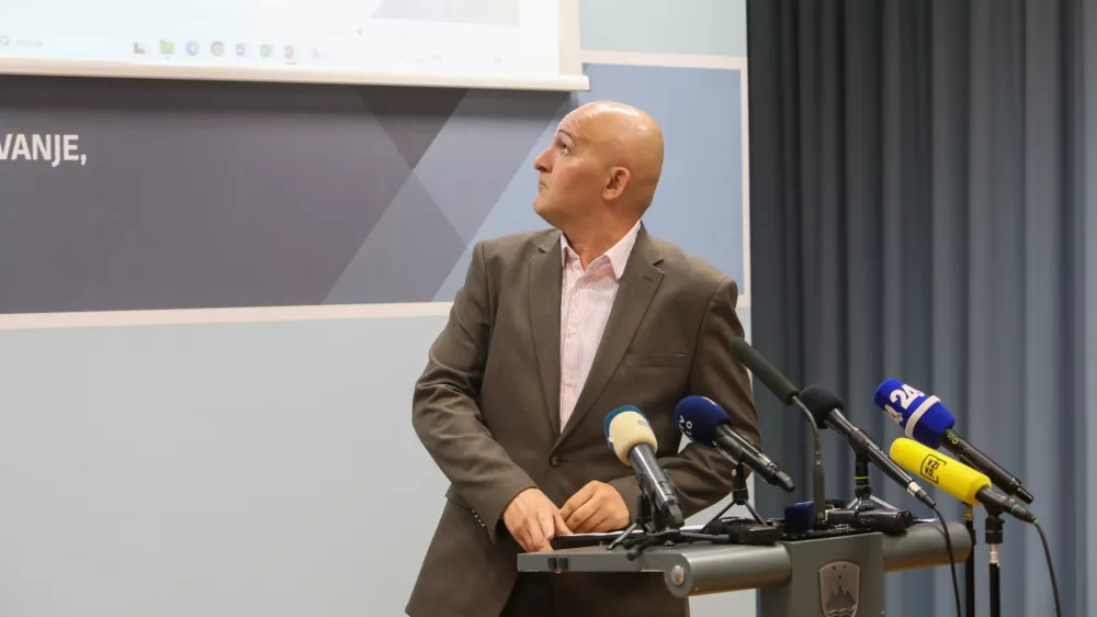 - Borut Rončević, minister za izobraževanje znanost in mladino,- 08.09.2026. - Predstavitev rezultatov mednarodne raziskave PISA 2025, ki kaže dosežke 15 letnikov na področju bralne, matematične in naravoslovne pismenosti.