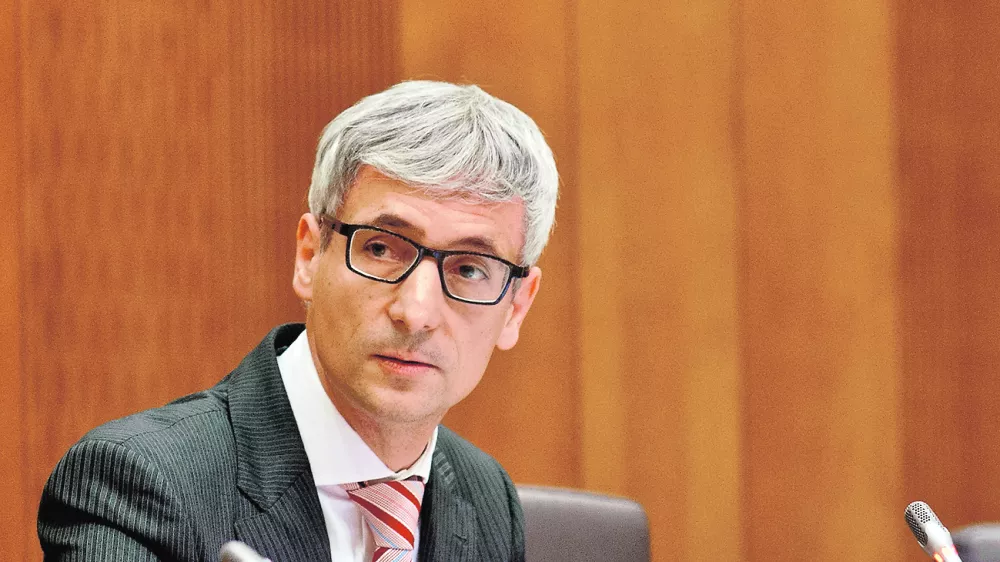 kandidat za ministra za izobraževanje, znanost in &scaron;port dr. Jernej Pikalo (SD)   - zasli&scaron;anje 13 ministrskih kandidatov za vlado Alenke Bratu&scaron;ek 2013 -- odbor DZ za izobraževanje, znanost, kulturo, &scaron;port in mladino - predstavitev kandidata za ministra za izobraževanje, znanost in &scaron;port Jerneja Pikalo   //FOTO: Tomaž Zajel&scaron;nik