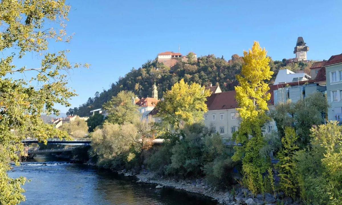 Gradovi, grafiti in dobrote: neznane podobe Avstrije in Slovenije