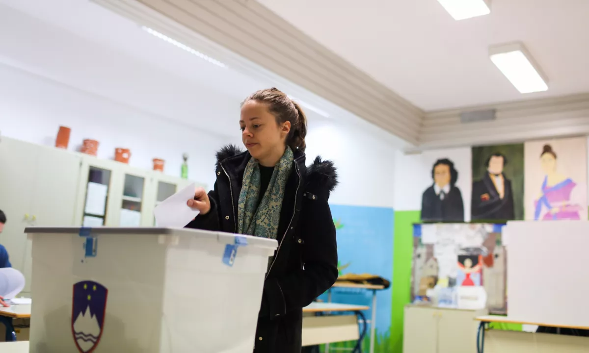 Kdo bo vodil občine? V boj za županske stolčke 77 kandidatov, a le 13 žensk