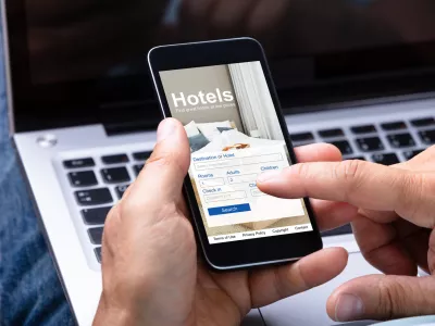 Pritisk na spletne platforme, ki ponujajo rezervacije hotelov, je vse močnej&scaron;i. / Foto: Istock