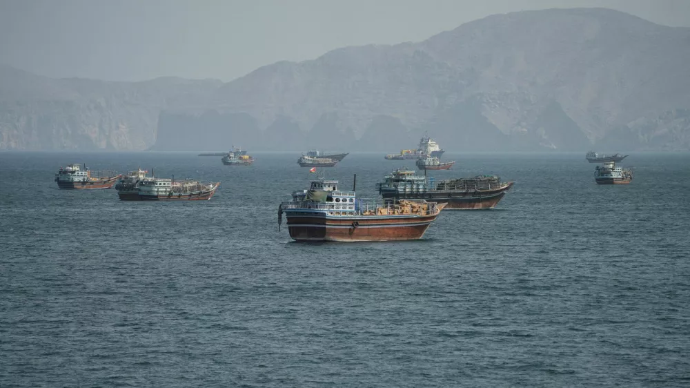 FILE PHOTO: Vessels at the Strait of Hormuz, as seen from Musandam, Oman, October 2, 2026. REUTERS/Stringer/File Photo / Foto: Stringer