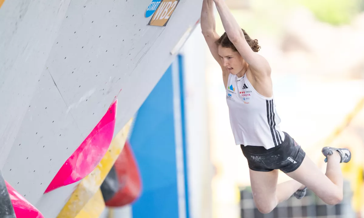 Od odsotnosti Janje Garnbret najboljša Jennifer Buckley