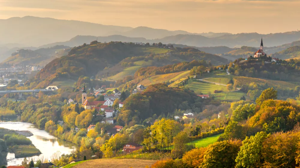 Jutro bo morda &scaron;e megleno, toda dana&scaron;nje sonce bo ogrelo večji del države. Ptuj zna biti danes posebej primeren za izlet. / Foto: Istock