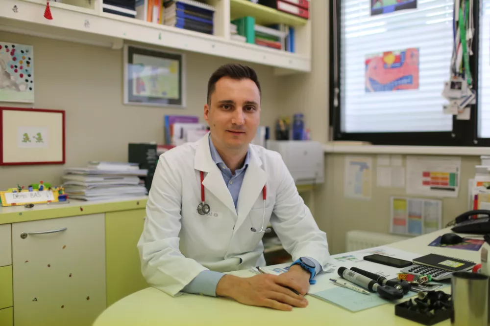 Denis Ba&scaron;, dr. med., specialist pediater, - 25.03.2019 &ndash; Zdravstveni dom ZD Kamnik - Dispanzer za otroke in &scaron;olarje &ndash; ambulanta &ndash; //FOTO: Bojan Velikonja