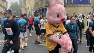 Priprave pred tekom. No, zeblo ga zagotovo ni. / Foto: Pristno.si