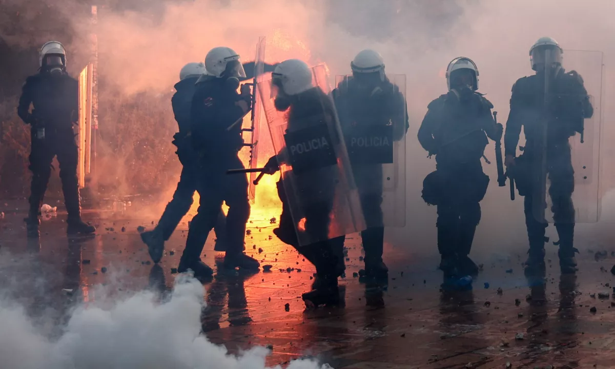 Protesti v Albaniji: Rama ostaja trd, nasilje narašča
