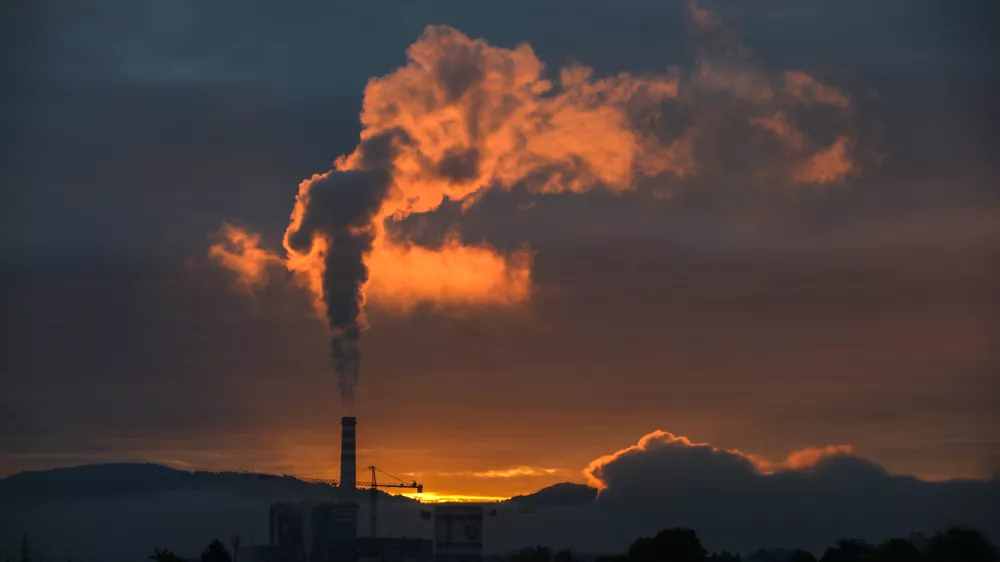 - 15.10.2021 &ndash; Termoelektrarna Toplarna Ljubljana (TE-TOL) podražitev energentov, elektrika, ogrevanje, dimnik dim, emisije, fosilna goriva//FOTO: Luka Cjuha.