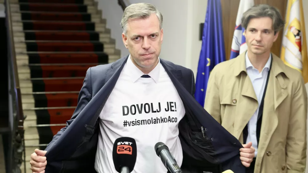Desetletje Macedonijevega županovanja: &scaron;tevilne prenove, tretja razvojna os brez epiloga