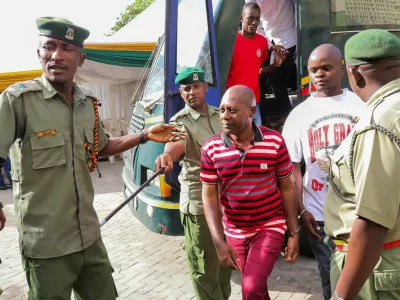 Paul Mackenzie, a Kenyan cult leader accused of ordering his followers, who were members of the Good News International Church, to starve themselves to death in Shakahola Forest, arrives for his judgement at the Mombasa High Court, Kenya, October 19, 2026. REUTERS/Laban Walloga