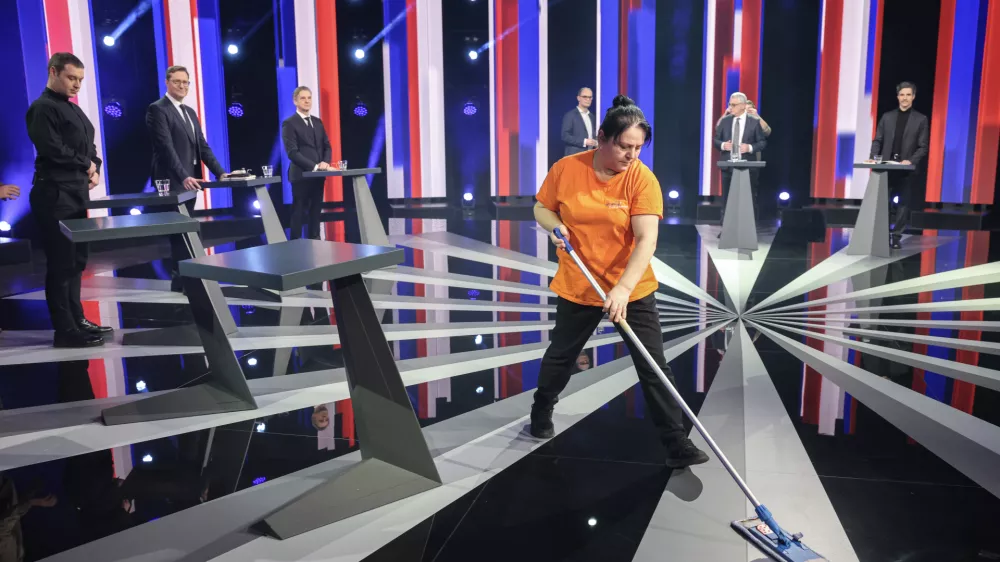 Vladimir Prebilič, Anže Logar, Matjaž Han, Miha Kordi&scaron;, Robert Golob, Luka Mesec- 19.02.2026 - Prvo soočenje predsednikov strank na RTV SLO - parlamentarne volitve 2026//FOTO: Jaka Gasar