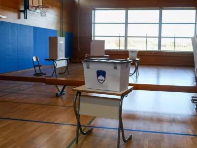 - Voli&scaron;če O&Scaron; Polje,- 23.11.2025. - Zakonodajni referendum o Pomoči pri prostovoljnem končanju življenja.//FOTO: Bojan Velikonja