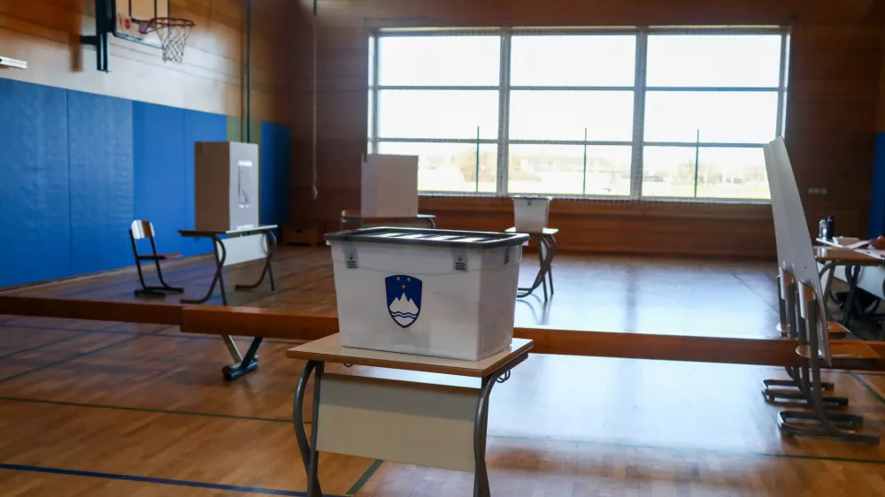 - Voli&scaron;če O&Scaron; Polje,- 23.11.2025. - Zakonodajni referendum o Pomoči pri prostovoljnem končanju življenja.//FOTO: Bojan Velikonja