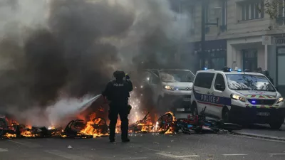 FILE PHOTO: A French police officer extinguish burning bicycles during a demonstration against the cost of living and rising fuel prices in Paris as part of nationwide protests called by the "Yellow Vests" movement, joined by French high school and university students, teachers and parents demanding better school conditions and government action, as well as labour unions, workers, farmers and retirees, France, October 17, 2026.  REUTERS/Jack Taylor/File Photo