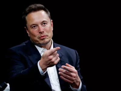 FILE PHOTO: FILE PHOTO: Elon Musk, Chief Executive Officer of SpaceX and Tesla and owner of X, formerly known as Twitter, gestures as he attends the Viva Technology conference dedicated to innovation and startups at the Porte de Versailles exhibition centre in Paris, France, June 16, 2023. REUTERS/Gonzalo Fuentes/File Photo/File Photo