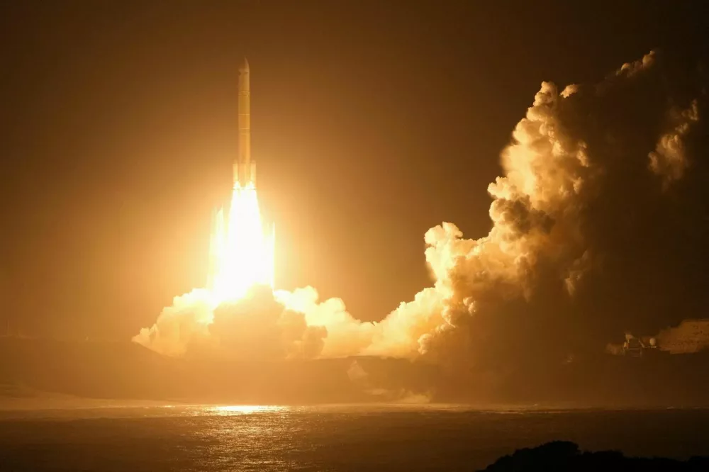 The H3 rocket carrying the Martian Moons Exploration (MMX) rover bound for Mars' moon Phobos lifts off from the Tanegashima Space Center in Minamitane, Kagoshima Prefecture, Japan, October 20, 2026 in this photo taken by Kyodo. Kyodo/via REUTERS ATTENTION EDITORS - THIS IMAGE HAS BEEN SUPPLIED BY A THIRD PARTY. MANDATORY CREDIT. JAPAN OUT. NO COMMERCIAL OR EDITORIAL SALES IN JAPAN.   TPX IMAGES OF THE DAY