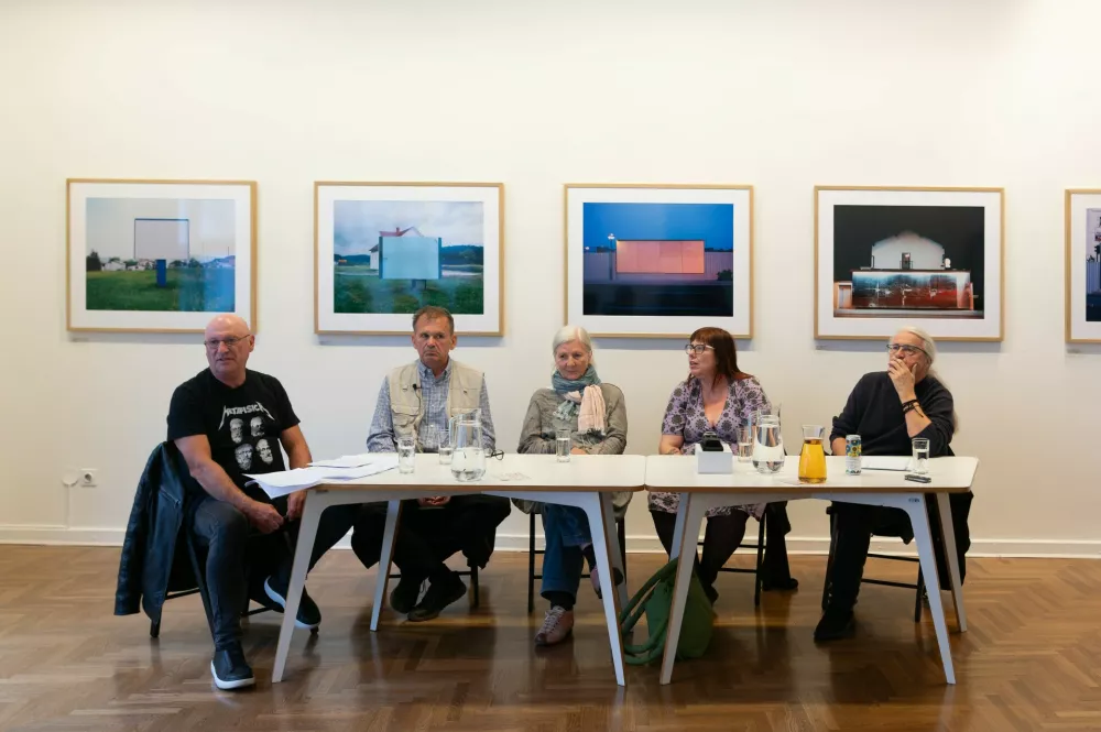 &raquo;Grizem in i&scaron;čem&laquo;: Borut Krajnc o fotografijah, ki so nastajale zunaj časopisnih strani