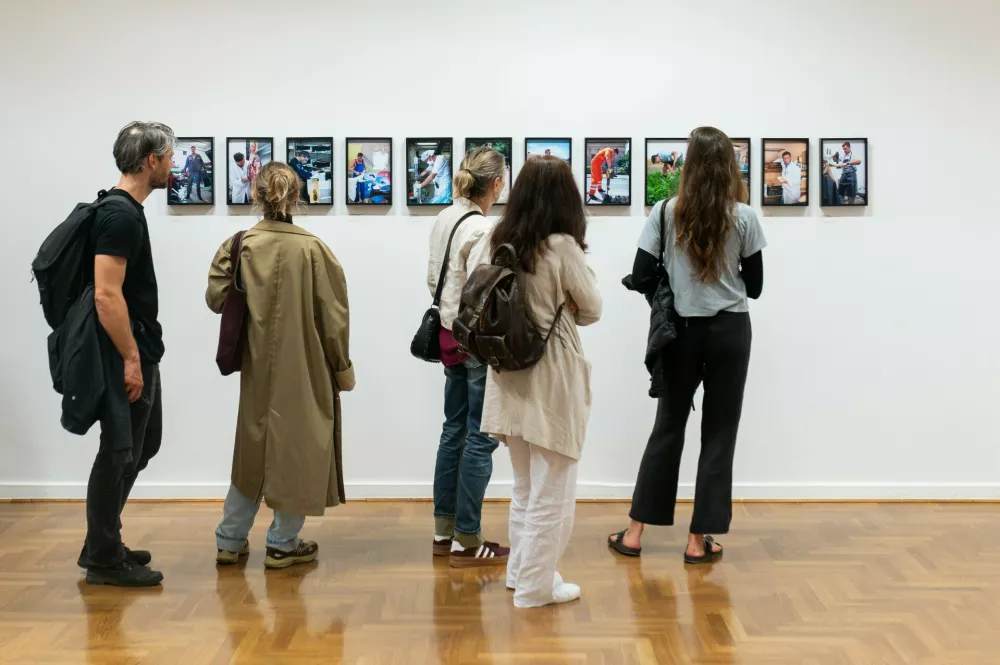 &raquo;Grizem in i&scaron;čem&laquo;: Borut Krajnc o fotografijah, ki so nastajale zunaj časopisnih strani