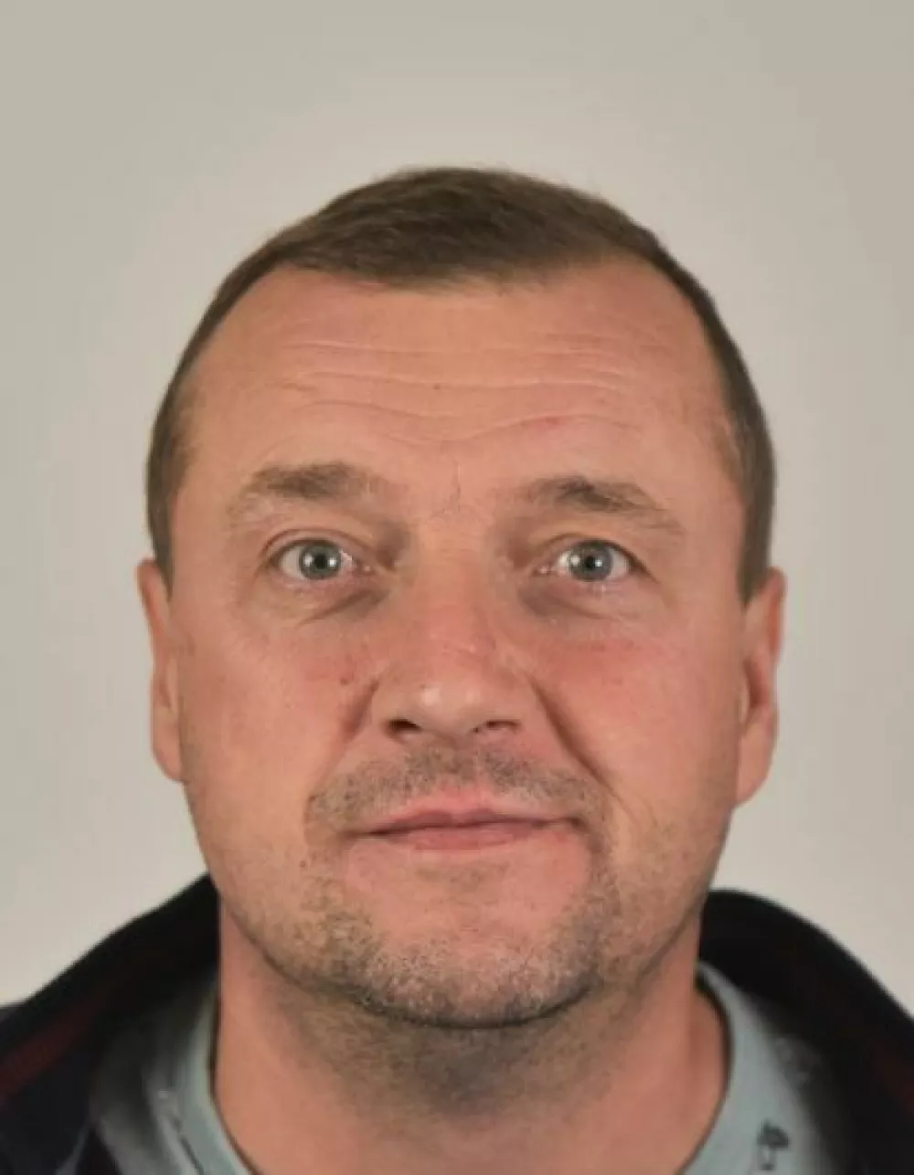 Policija zaradi suma povezav z nezakonito proizvodnjo cigaret v Lendavi i&scaron;če 50-letnega Simeona Montalna. 