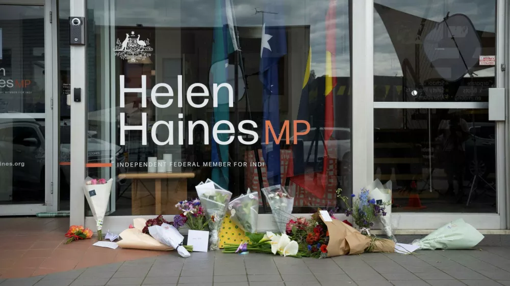 Tributes and flowers lie outside the electoral office of independent Australian lawmaker Helen Haines, who was deliberately struck by a car outside her office on Monday in Wangaratta, Australia, October 20, 2026. AAP/James Ross/via REUTERS  ATTENTION EDITORS - THIS IMAGE WAS PROVIDED BY A THIRD PARTY. NO RESALES. NO ARCHIVE. AUSTRALIA OUT. NEW ZEALAND OUT. NO COMMERCIAL OR EDITORIAL SALES IN NEW ZEALAND. NO COMMERCIAL OR EDITORIAL SALES IN AUSTRALIA.