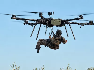 Leteči re&scaron;evalni dron ukrajinske vojske. Foto: Zajem zaslona, obdelano za UI