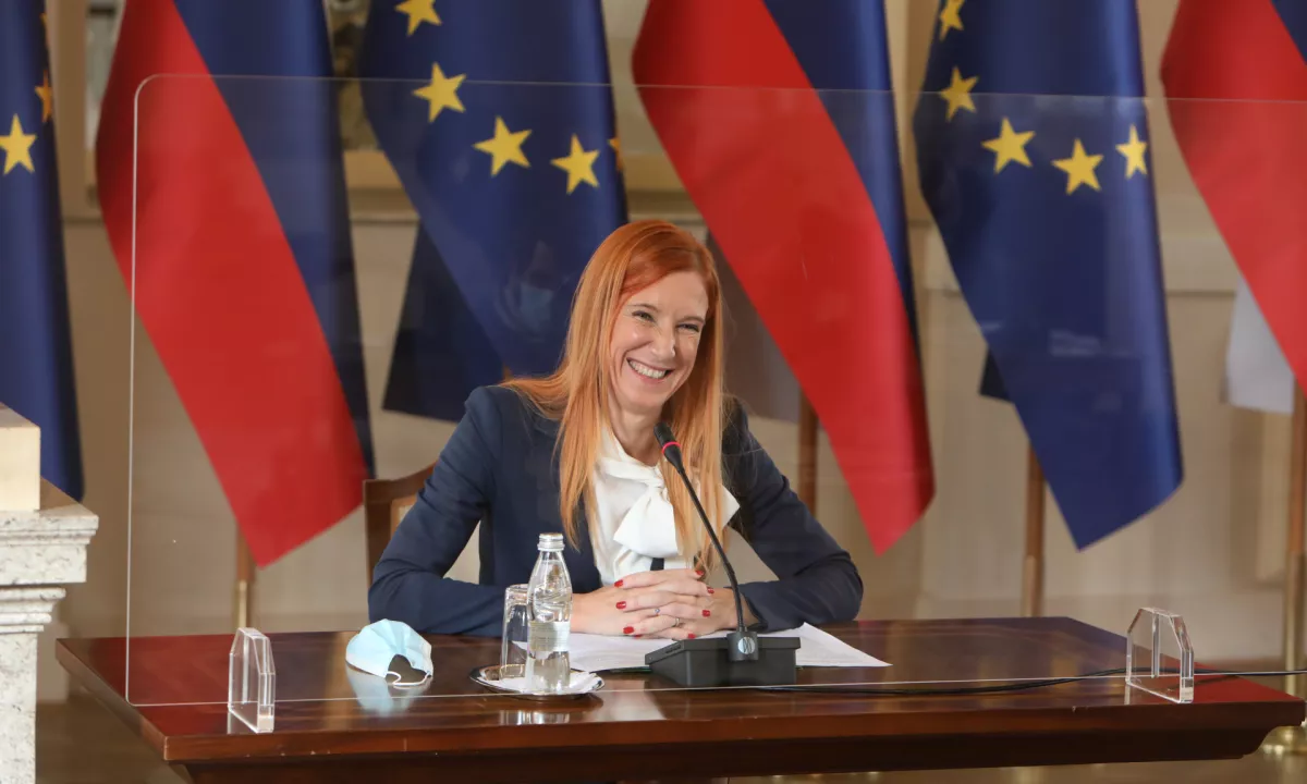 Državni zbor soglasno potrdil Arjano Brezigar za novo viceguvernerko Banke Slovenije