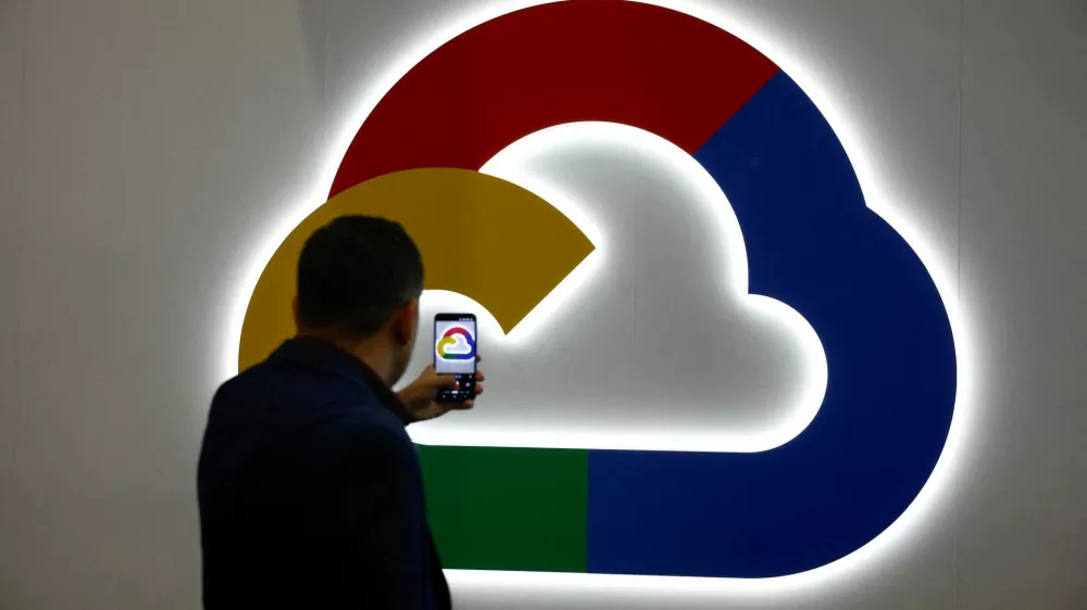 FILE PHOTO: A person takes a photo of the Google Cloud logo, during the 2025 Mobile World Congress (MWC) in Barcelona, Spain, March 4, 2025. REUTERS/Albert Gea/File Photo
