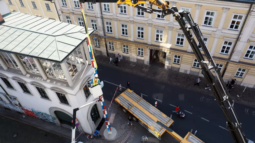 20.10.2026 -Plečnikov jambor, postavitevFoto: Tomaž Skale