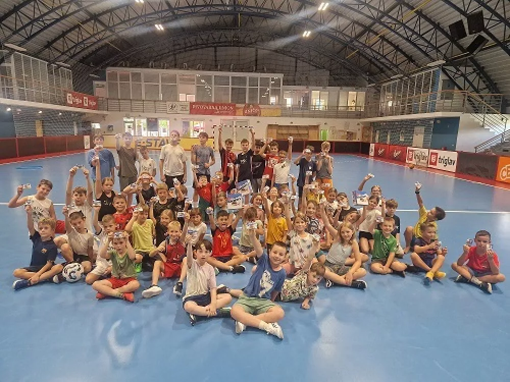 V &Scaron;portnem centru Triglav na Vodovodni cesti 25 bo od 26. do 30. oktobra organizirala Jesenske &scaron;portne počitnice, namenjene otrokom od &scaron;estega do dvanajstega leta. F &Scaron;Z Ljubljana