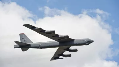 Letala B-52 ameri&scaron;ka vojska &scaron;e vedno uporablja, le da so bila tisti čas običajno povsem srebrne, svetleče obarvani. 
