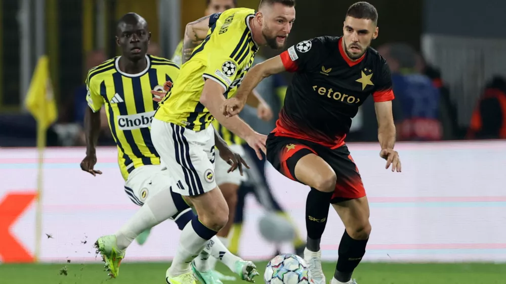 Soccer Football - UEFA Champions League - Fenerbahce v Slavia Prague - Sukru Saracoglu Stadium, Istanbul, Turkey - October 20, 2026 Fenerbahce's Milan Skriniar in action with Slavia Praha's Danijel Sturm REUTERS/Murad Sezer
