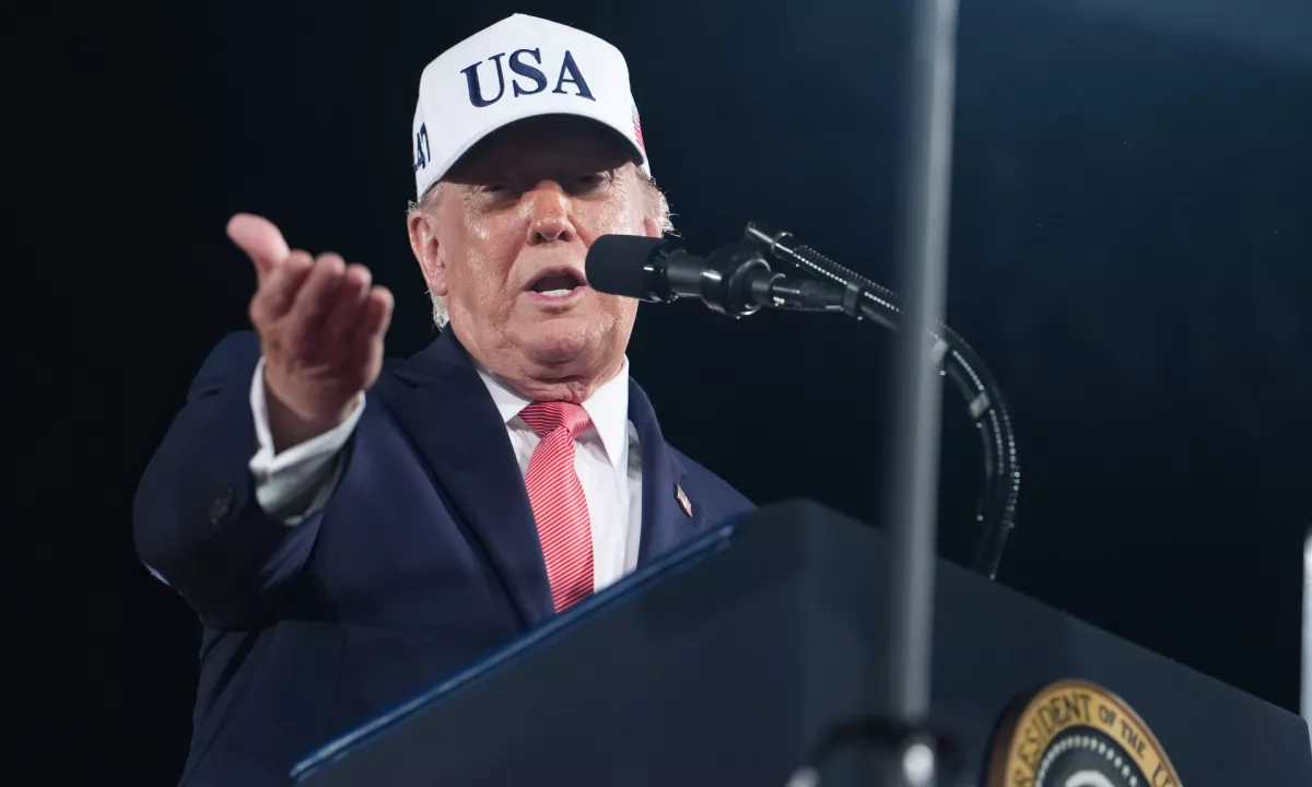 Trump poskrbel za nov incident, novinarju zabrusil, naj utihne: »Ste bolni?«