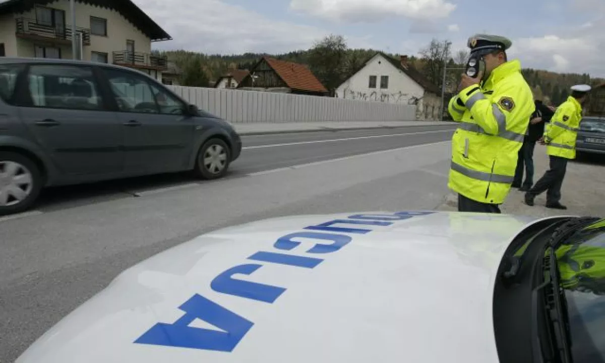 Izgubil izpit: voznik začetnik po Mariboru s hitrostjo 134 km/h