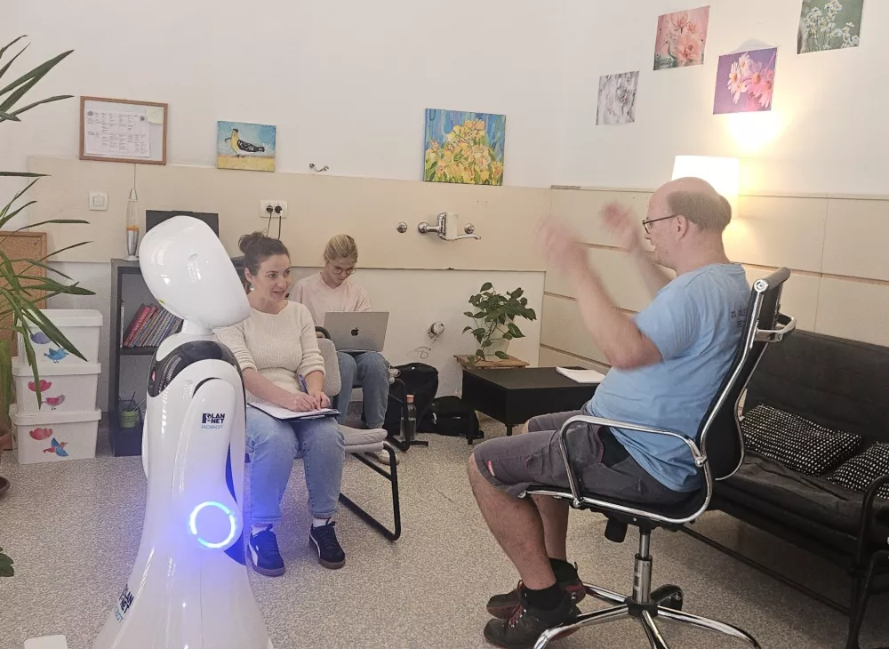 Eden večjih izzivov je ugotavljanje dejanskih učinkov uporabe robota v vsakdanjem okolju. Foto: VDC Tončke Hočevar