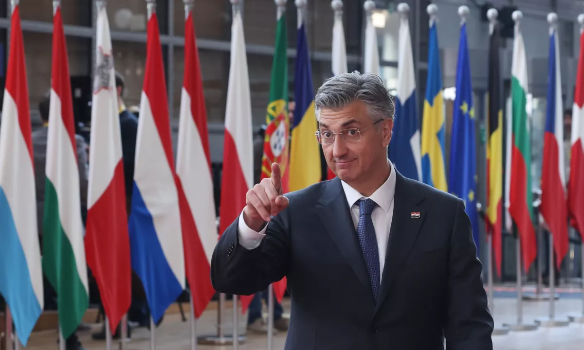 Predlog nezaupnice Plenkoviću padel tudi v 44. poskusu