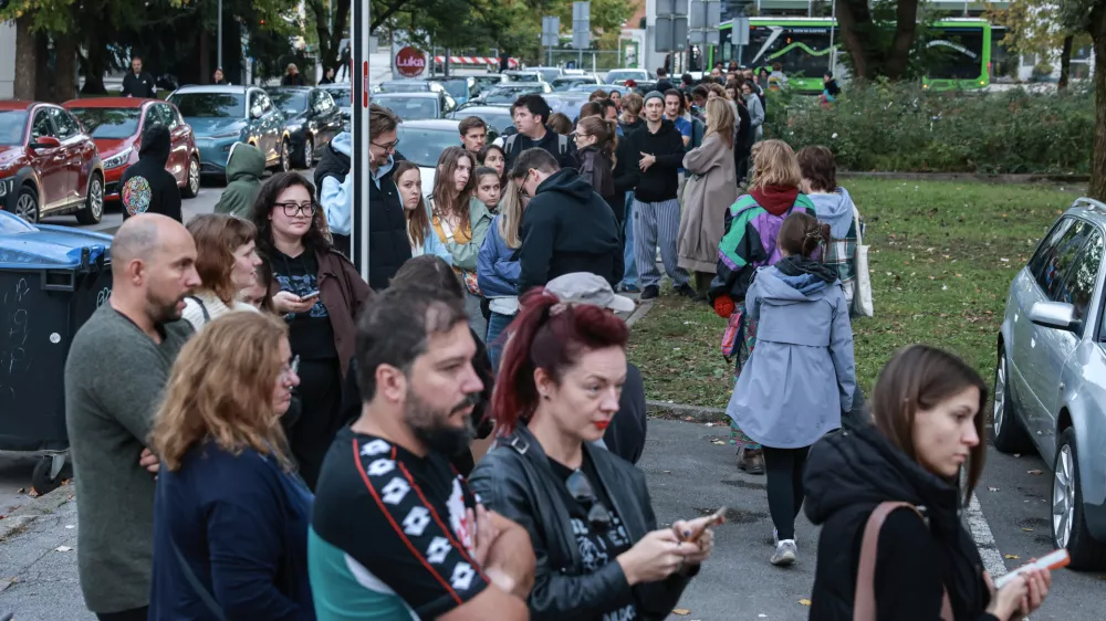 - 11.10.2026 - referendum o politični policiji in treh posvetovalnih referendumih - voli&scaron;če Omnia//FOTO: Jaka Gasar