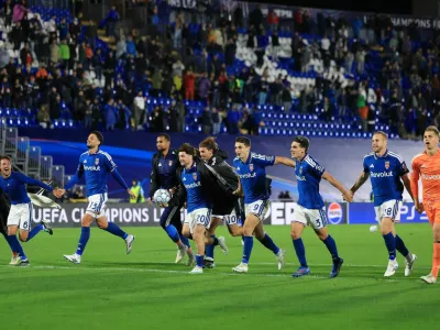 Soccer Football - UEFA Champions League - Como v Manchester United - Stadio Giuseppe Sinigaglia, Como, Italy - October 21, 2026 Como players celebrate after the match REUTERS/Claudia Greco
