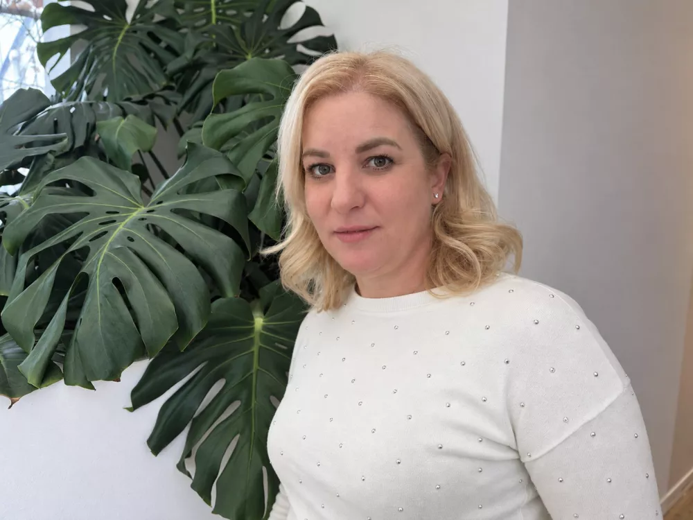 Ko zadnje slovo odpre stare rane: direktorica Žal razkriva, kaj se dogaja za kulisami pogrebov