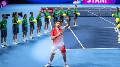 Switzerlands Stan Wawrinka greets the fans after his final match in his career against Czech Republic's Jiri Lehecka during the first round of the Swiss Indoors tennis tournament in Basel, Switzerland, Tuesday, Oct. 27, 2026. (Claudio Thoma/Keystone via AP)