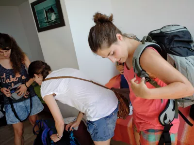 Couchsurfing - brezplacno oddajanje kavča oz. prenoči&scaron;ča popotnikom za nekaj dni ali dalj časa, je raz&scaron;irjeno tudi v Ljubljani//FOTO: Tomaž Zajel&scaron;nik