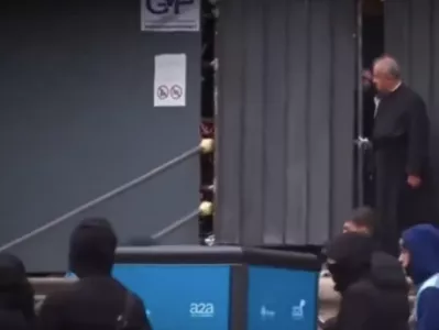 Duhovnik je za časnik Corriere della Sera povedal, da je med nemiri v cerkev sprejel mimoidoče in turiste, ki so tam poiskali zatoči&scaron;če, dokler se razmere niso umirile. Foto: zajem zaslona X