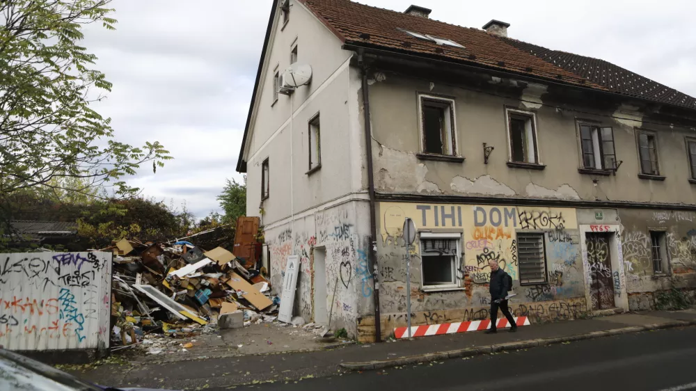 22.10.2026 - Praznjenje stavbe &Scaron;martinska cesta- staro pohi&scaron;tvoFoto Luka Cjuha