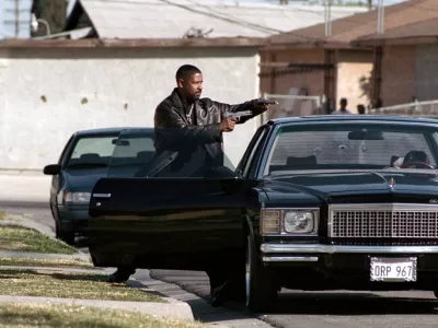 Oskarjevec Denzel Washington in njegovo prevozno sredstvo v filmu Dan za trening, črni chevrolet monte carlo. / Foto: youtube / Foto: Youtube