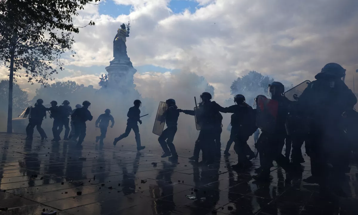 Iran Franciji očita nasilje nad protestniki