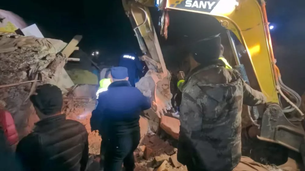 Emergency services personnel coordinate rescue efforts following an earthquake, at a location given as Nagqu, Tibet Autonomous Region, China in this still image from video released October 23, 2026.  Nagqu Police Department/Handout via REUTERS  THIS IMAGE HAS BEEN SUPPLIED BY A THIRD PARTY. MANDATORY CREDIT. NO RESALES. NO ARCHIVES.