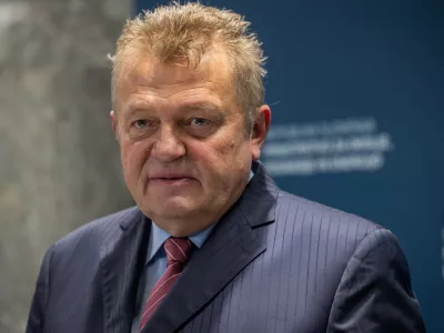 Ljubljana, ministrstvo.Novinarska konferenca o pozivu vlade vodstvu Agencije za energijo k spremembi metodologije obracunavanja omreznine.Direktor druzbe Eles Aleksander Mervar.